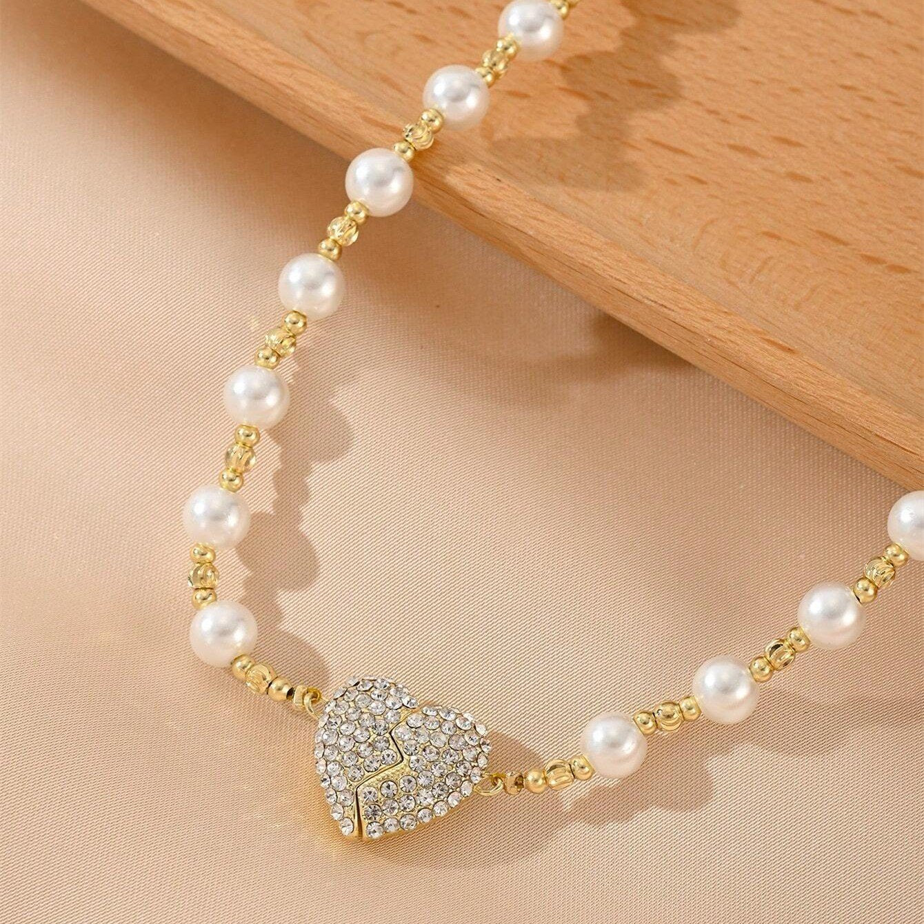 π The perfect gift for love and elegance - Magnetic heart pearl necklace π