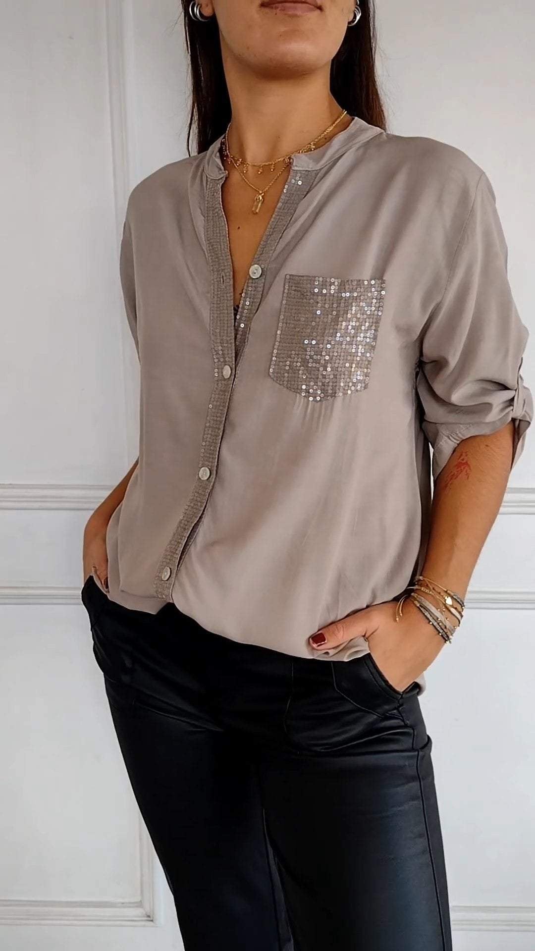 ✨Special products this week 💗V-neck Sequin Mid-sleeve Casual Top