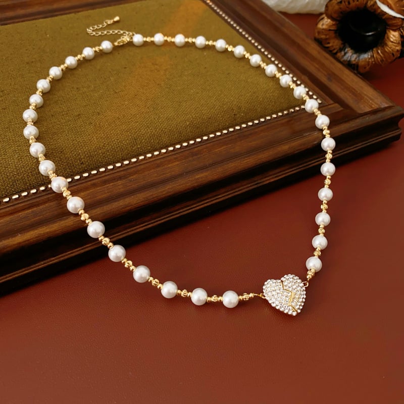 π The perfect gift for love and elegance - Magnetic heart pearl necklace π