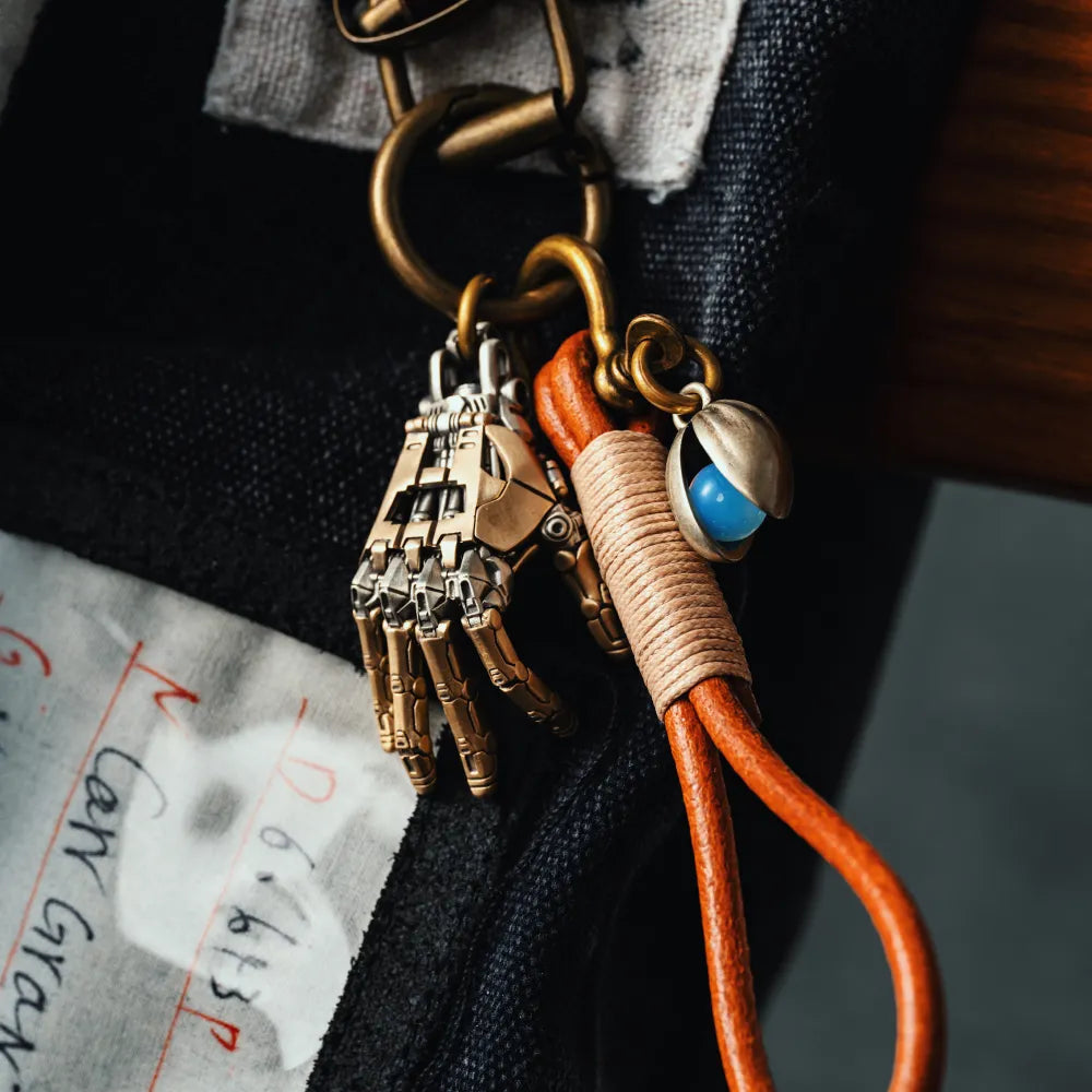 ✌️New "Utopia" Mechanical Bionic Hand Necklace Pendant