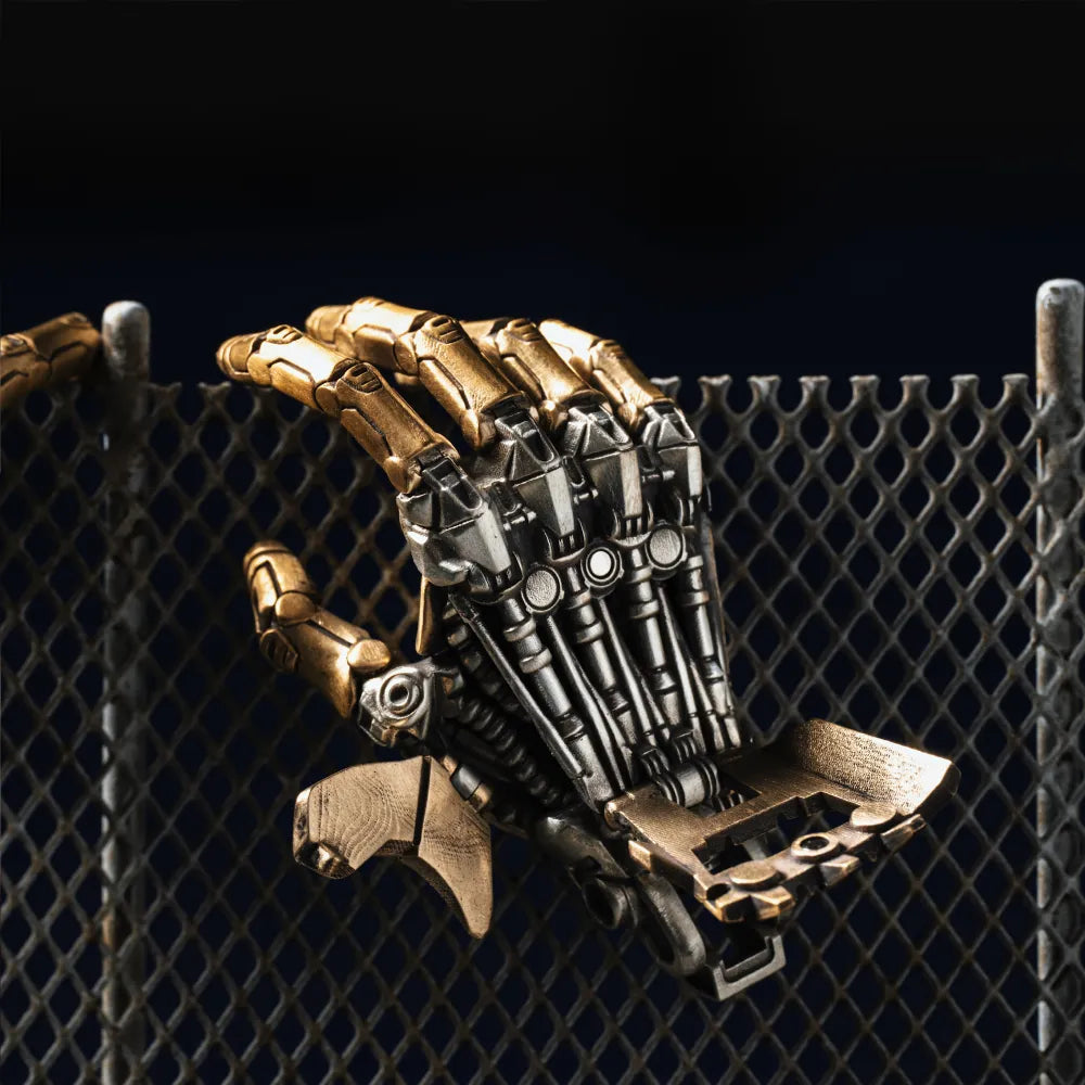 ✌️New "Utopia" Mechanical Bionic Hand Necklace Pendant