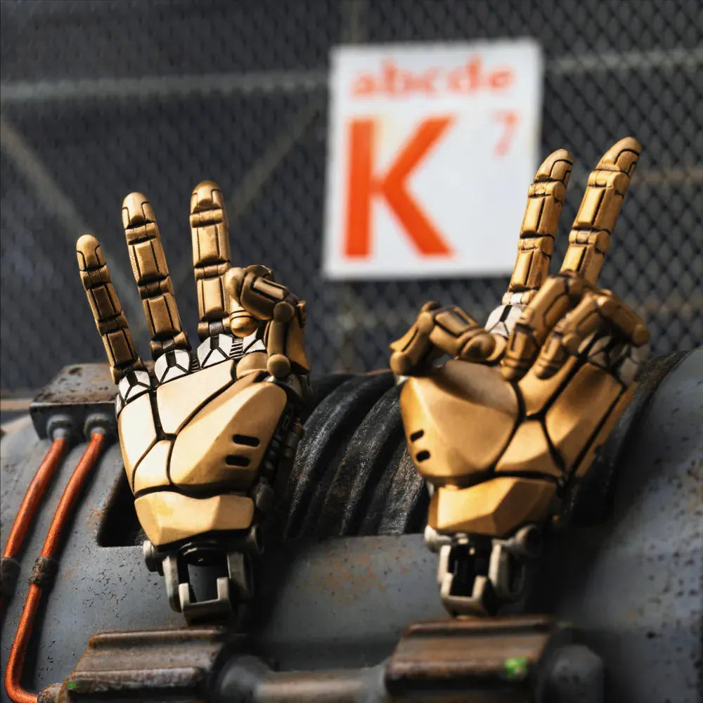 ✌️New "Utopia" Mechanical Bionic Hand Necklace Pendant